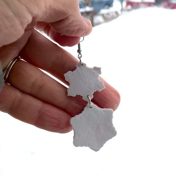 Handmade snowflake earrings - Picture 5 of 5